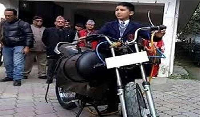 हवा से चलने वाली बाइक बनाने वाले अद्वैत ने मुख्यमंत्री से की मुलाकात