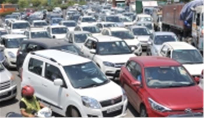 दिल्ली-गाजियाबाद सीमा पर सख्त चौकसी के चलते लगी ट्रैफिक जाम दिल्ली-गाजियाबाद सीमा पर सख्त चौकसी के चलते लगी ट्रैफिक जाम