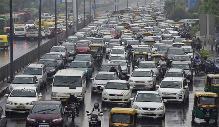 दिल्ली-एनसीआर में भारी बारिश,  जलजमाव से यातायात बाधित​​​​​​​