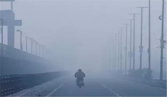 दिल्ली में बारिश के कारण कोहरे के आसार दिल्ली में बारिश के कारण कोहरे के आसार