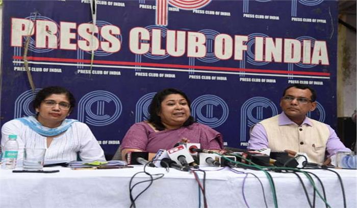 दिल्ली के प्रशासनिक अधिकारियों ने अघोषित हड़ताल पर दी सफाई