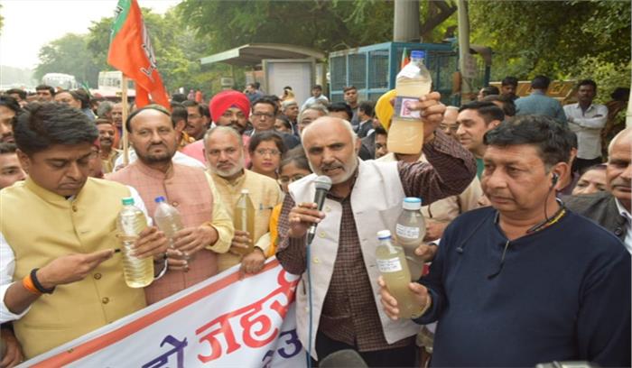 दिल्ली में पानी के मुद्दे को लेकर लोजपा, भाजपा ने किया प्रदर्शन