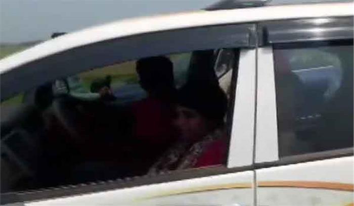 लोकसभा चुनाव: पश्चिम बंगाल में हिंसा में 1 की मौत, भाजपा उम्मीदवार के काफिले पर हमला लोकसभा चुनाव: पश्चिम बंगाल में हिंसा में 1 की मौत, भाजपा उम्मीदवार के काफिले पर हमला