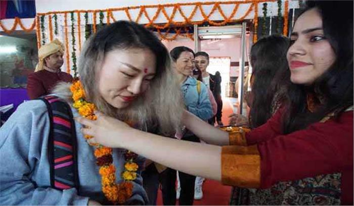 पर्यटकों को भा रहा नयी लग्ज़री बौद्ध सर्किट ट्रेन