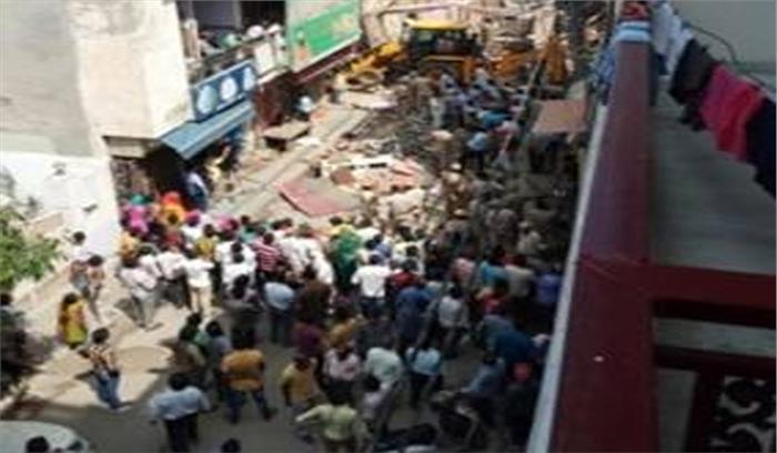 दिल्ली : इमारत ढही, 6 मरे, जांच के आदेश, मुआवजा घोषित दिल्ली : इमारत ढही, 6 मरे, जांच के आदेश, मुआवजा घोषित