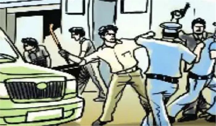 दिल्ली में दिनदहाड़े लुटी लाखों रुपये से लदी कैश-वैन, राजधानी में कोहराम