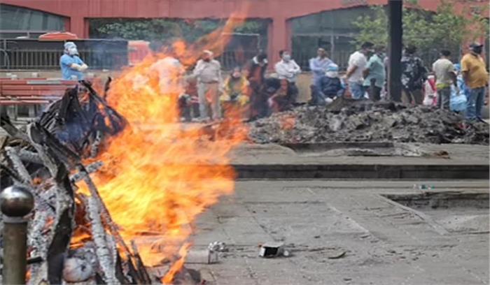 दिल्ली में एक हफ्ते में 2,173 की मौत, श्मशान में जगह हुई खाली