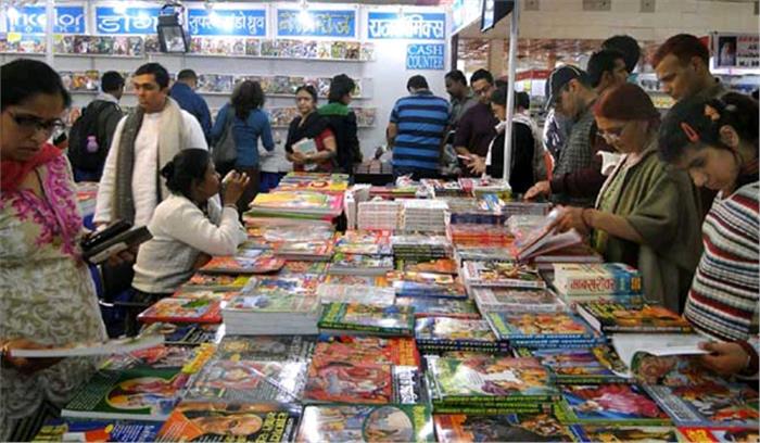 दिल्ली पुस्तक मेला : भारी बारिश में भी उमड़े किताब प्रेमी