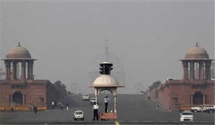 दिल्ली में बारिश होने से मौसम हुआ सुहावना