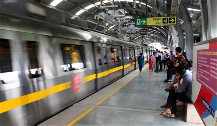 दिवालिया व्यापारी दिल्ली मेट्रो ट्रेन के आगे कूदा