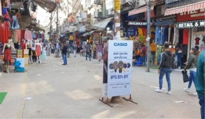 दिल्ली के गफ्फार मार्केट में कोरोना का डर और फर्जी खबरों का दिख रहा असर