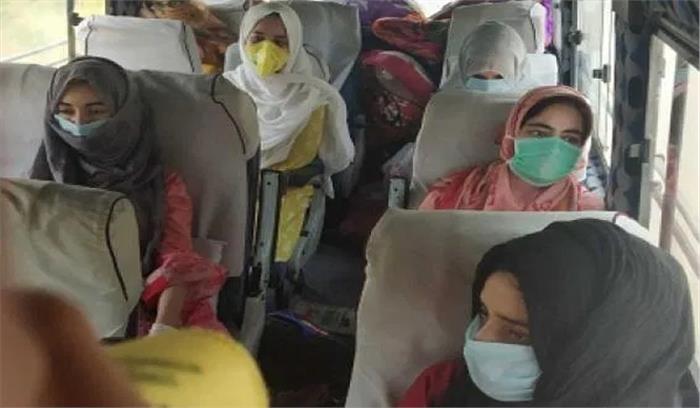 दिल्ली में फंसी कश्मीरी छात्राएं कश्मीर भेजी गईं