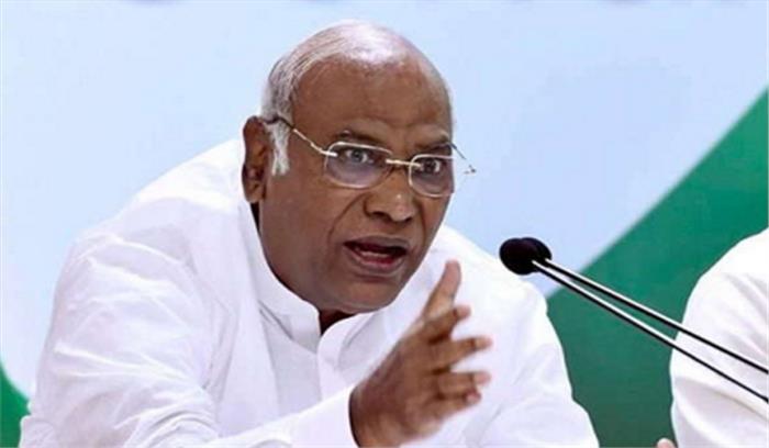 सीबीआई निदेशक मामले में सीवीसी रिपोर्ट को सार्वजनिक करने की मांग: खड़गे