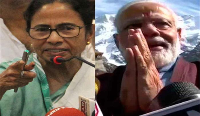 मोदी की केदारनाथ यात्रा की टीएमसी ने चुनाव आयोग से की शिकायत, अभिषेक बनर्जी ने मोदी को भेजा मानहानि का नोटिस मोदी की केदारनाथ यात्रा की टीएमसी ने चुनाव आयोग से की शिकायत, अभिषेक बनर्जी ने मोदी को भेजा मानहानि का नोटिस