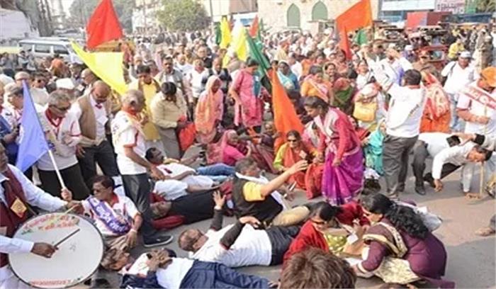 दिल्ली : ईपीएस 95 के पेंशनधारको ने रामलीला मैदान पर की विशाल रैली