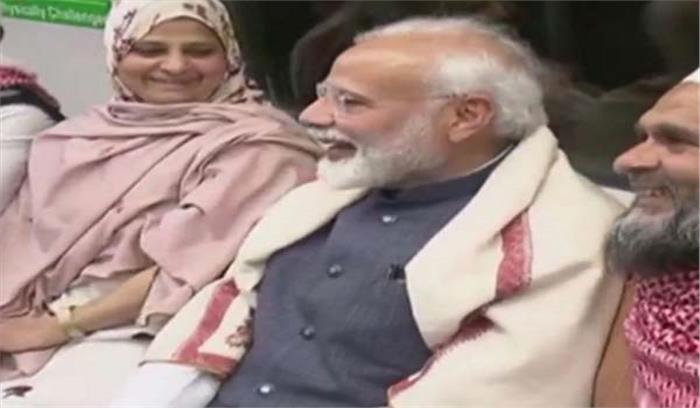 दिल्ली मेट्रो से मोदी इस्कॉन मंदिर गए दिल्ली मेट्रो से मोदी इस्कॉन मंदिर गए