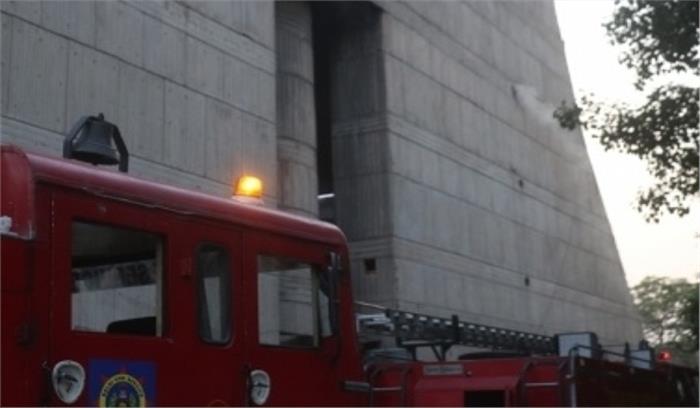 दिल्ली : एनडीएमसी की इमारत में आग लगी, कोई हताहत नहीं