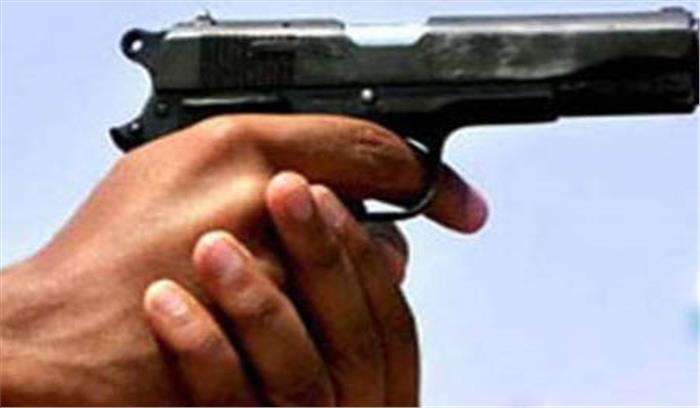 दिल्ली में अपराधी और उसके साथी को मारी गोली 