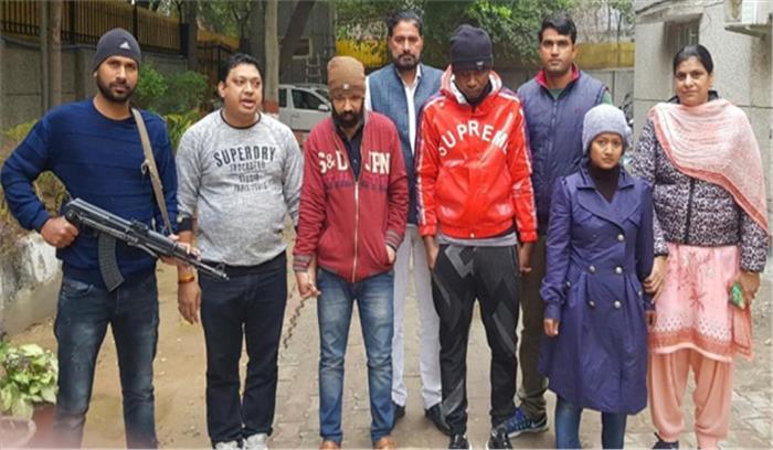 दिल्ली : 50 करोड़ की हेरोइन के साथ तस्कर लड़की व नाइजीरियाई गिरफ्तार