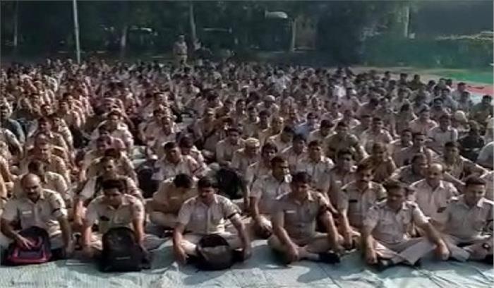 दिल्ली : आंदोलनकारी पुलिसकर्मियों का धरना समाप्त