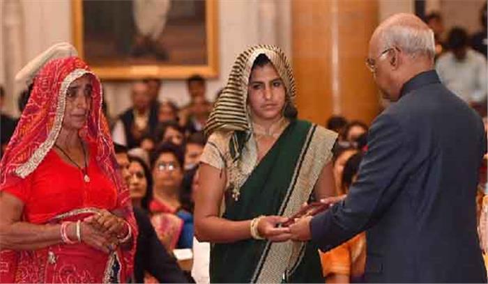 राष्ट्रपति ने सेनाओं के रणबांकुरों को किया सम्मानित