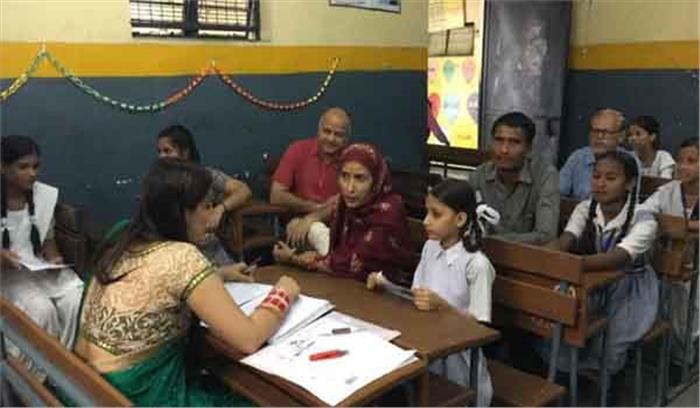 दिल्ली : निजी स्कूल भी चाहते हैं खुशी पाठ्यक्रम