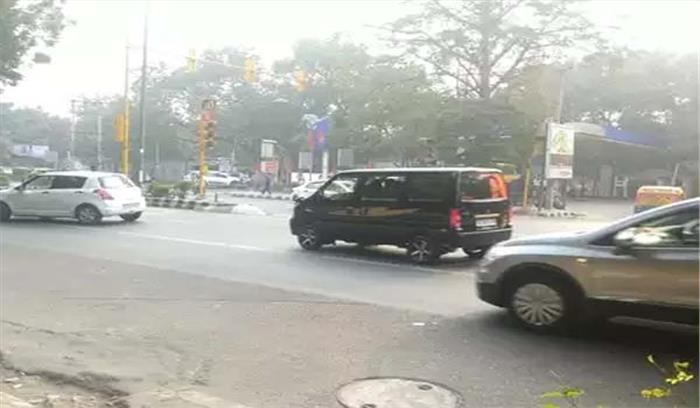 बाज नहीं आ रहे दिल्ली में रेड-लाइट जंप करने वाले बाज नहीं आ रहे दिल्ली में रेड-लाइट जंप करने वाले