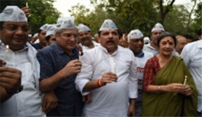 दिल्ली : मुख्यमंत्री के धरने का क्षेत्रीय दलों ने किया समर्थन