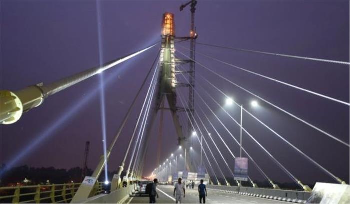 दिल्ली : सिग्नेचर पुल पर नंगा नाचते 4 किन्नर गिरफ्तार