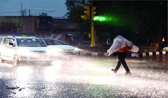 दिल्ली, मुंबई में मूसलाधार बारिश 