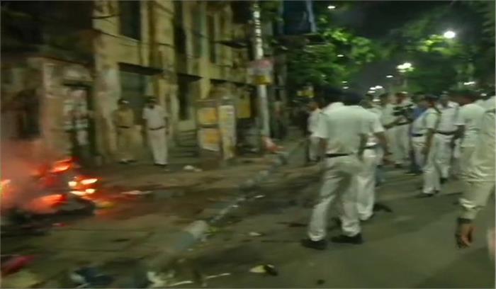 कोलकाता: अमित शाह के रोड शो में हिंसा, टीएमसी और भाजपा समर्थकों में झड़प