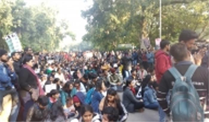 जेएनयू हिंसा : अदालत ने दिल्ली पुलिस से कार्रवाई की रिपोर्ट मांगी