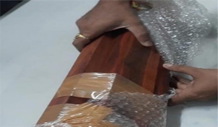 दिल्ली हवाई अड्डे पर 13 लाख के लाल चंदन के साथ 3 गिरफ्तार