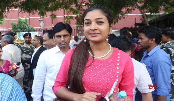 दिल्ली विधानसभा ने अलका लांबा को किया अयोग्य घोषित
