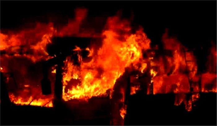 दिल्ली : पीरागढ़ी में फैक्ट्री में लगी भीषण आग, कई लोग फंसे दिल्ली : पीरागढ़ी में फैक्ट्री में लगी भीषण आग, कई लोग फंसे