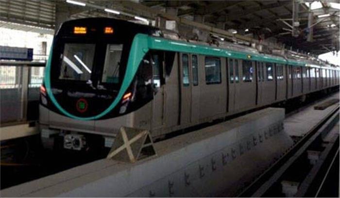 झंडेवालान में मेट्रो ट्रेन के आगे कूद कर महिला ने जान दी