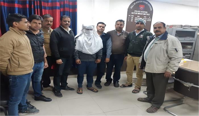 दिल्ली मेट्रो में युवती से अश्लीलता करने वाला इंजीनियर गिरफ्तार दिल्ली मेट्रो में युवती से अश्लीलता करने वाला इंजीनियर गिरफ्तार