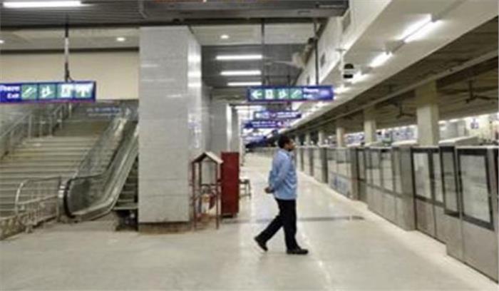 जनकपुरी पूर्व मेट्रो स्टेशन पर व्यक्ति ने मेट्रो के आगे कूदकर की आत्महत्या