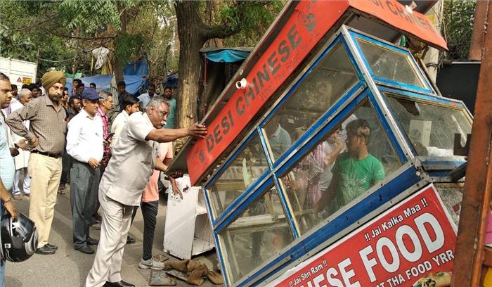 पुष्प विहार-वसंत कुंज में चला अतिक्रमण रोधी अभियान