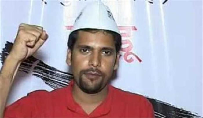 दिल्ली पुलिस की हिरासत में कपिल के खिलाफ अनशन करने वाले संजीव झा