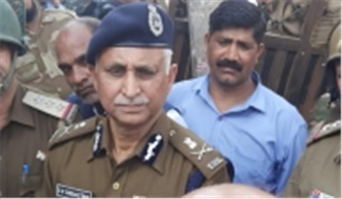 कमिश्नर वीडियो कांफ्रेंसिंग से 50 से ज्यादा आईपीएस को बता रहे हैं आगे की रणनीति कमिश्नर वीडियो कांफ्रेंसिंग से 50 से ज्यादा आईपीएस को बता रहे हैं आगे की रणनीति