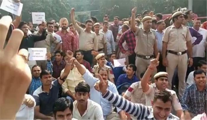 दिल्ली पुलिस मुख्यालय का घेराव : कमजोर नेतृत्व ने खाक में मिलाई खाकी की इज्जत!