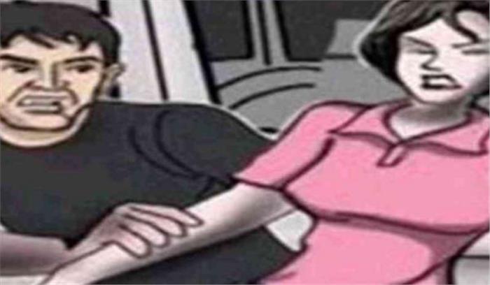 चलती बस में दिल्ली विश्वविद्यालय की छात्रा से छेड़छाड़