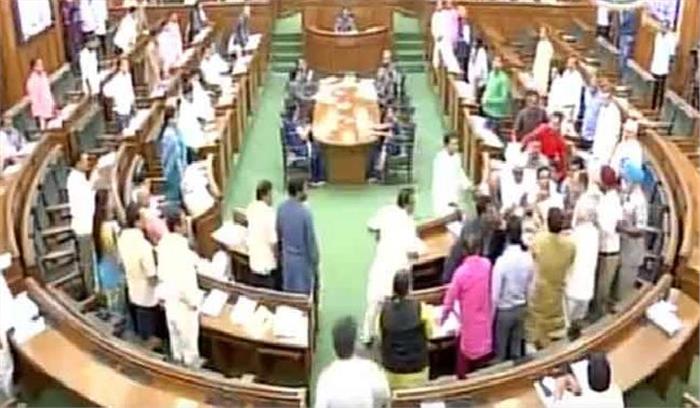 विधानसभा में आप विधायकों ने कपिल मिश्रा के साथ की हाथापाई