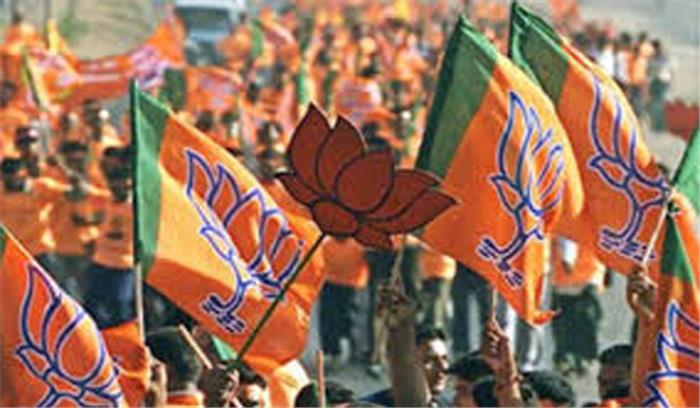 भाजपा समर्थक शिक्षकों ने की केजरीवाल को हराने की अपील भाजपा समर्थक शिक्षकों ने की केजरीवाल को हराने की अपील