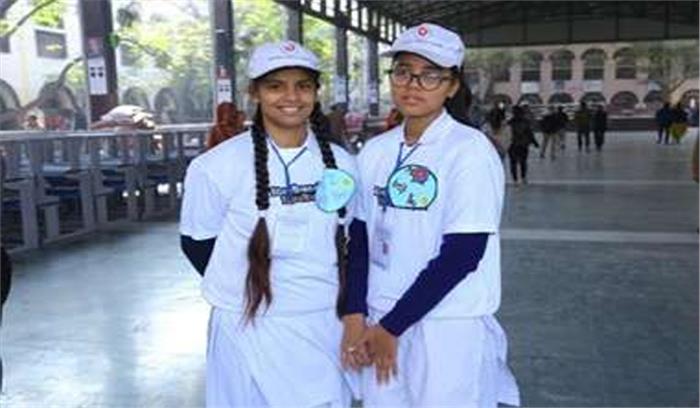 दिल्ली चुनाव : मतदाताओं की मदद के लिए स्कूली बच्चे बने स्वयंसेवक