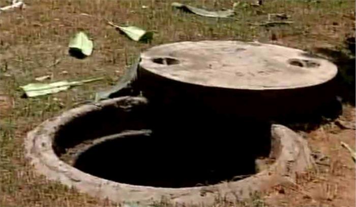 दिल्ली सरकार के अस्पताल में सीवर सफाई करने पर मौत