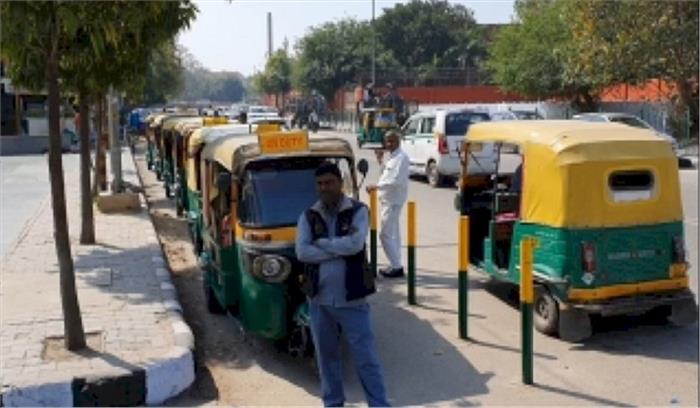 दिल्ली में मेट्रो स्टेशनों के पास यातायात रफ्तार पर ब्रेक लगा रहे ई-रिक्शा, ऑटो रिक्शा : अध्ययन