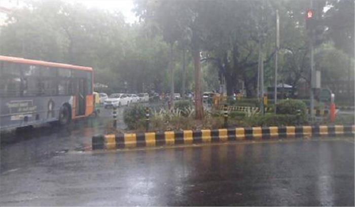 दिल्ली में खराब मौसम के कारण नहीं उतर पाई 11 उड़ानें