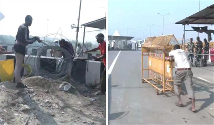 दिल्ली के गाज़ीपुर और टीकरी बॉर्डर से पुलिस ने हटाई बैरिकेडिंग, जल्द रास्ता खुलने की उम्मीद